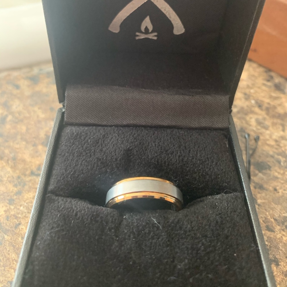 men’s wedding band